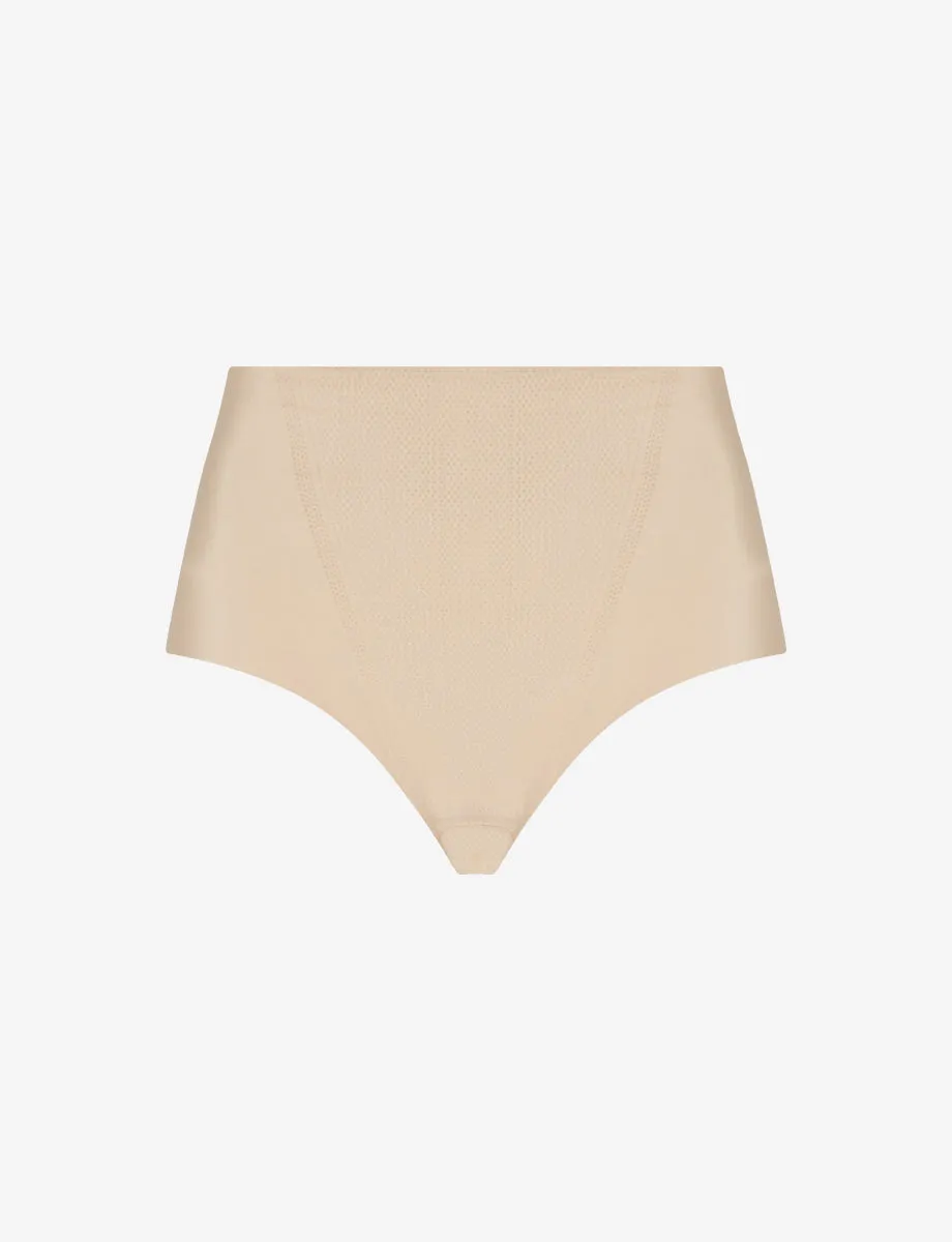 Zone Smoothing Thong in Beige